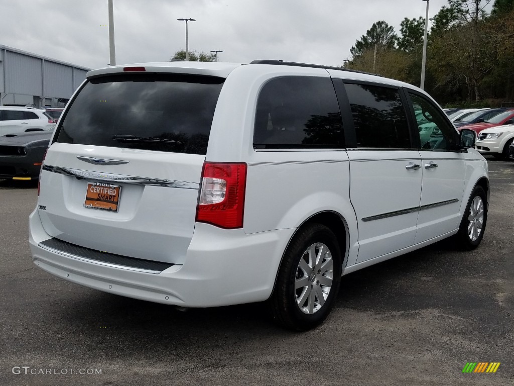 2016 Town & Country Touring - Bright White / Dark Frost Beige/Medium Frost Beige photo #5