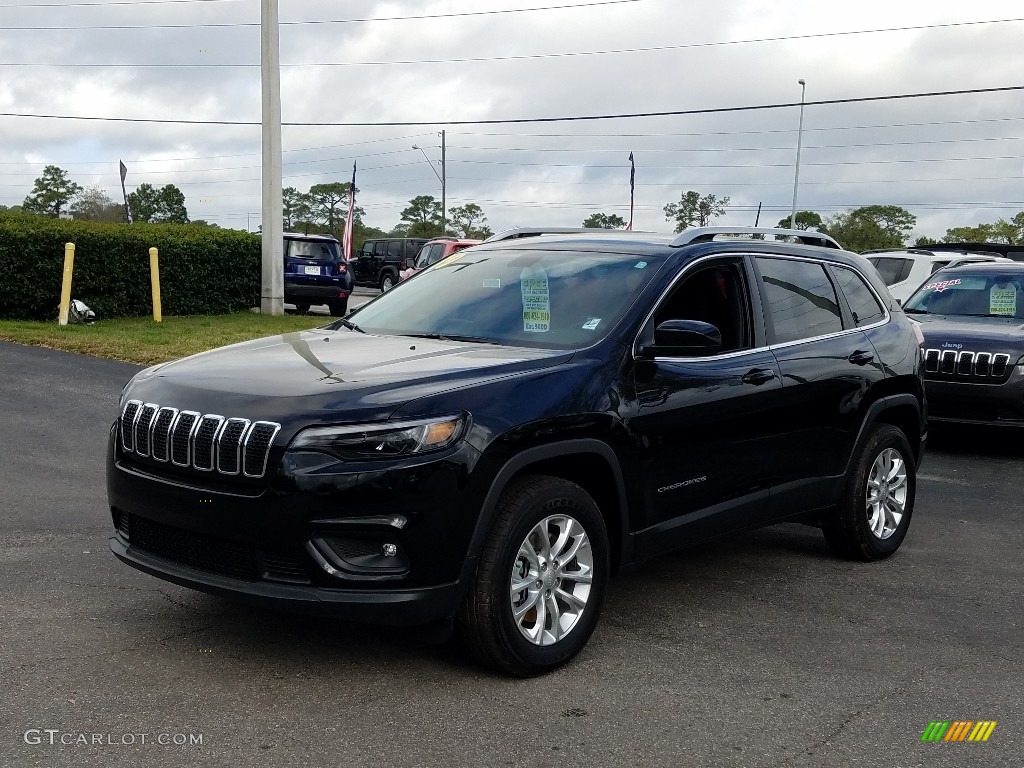 2019 Cherokee Latitude 4x4 - Diamond Black Crystal Pearl / Black photo #1