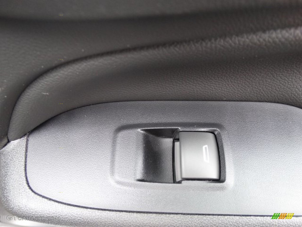 2019 Equinox LT - Summit White / Jet Black photo #26