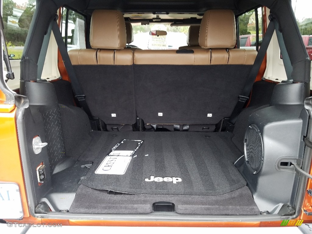 2011 Wrangler Unlimited Sahara 4x4 - Mango Tango Pearl / Black/Dark Saddle photo #19