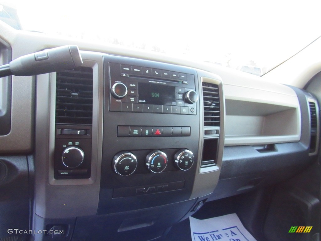 2012 Ram 1500 ST Quad Cab 4x4 - Bright White / Dark Slate Gray/Medium Graystone photo #20