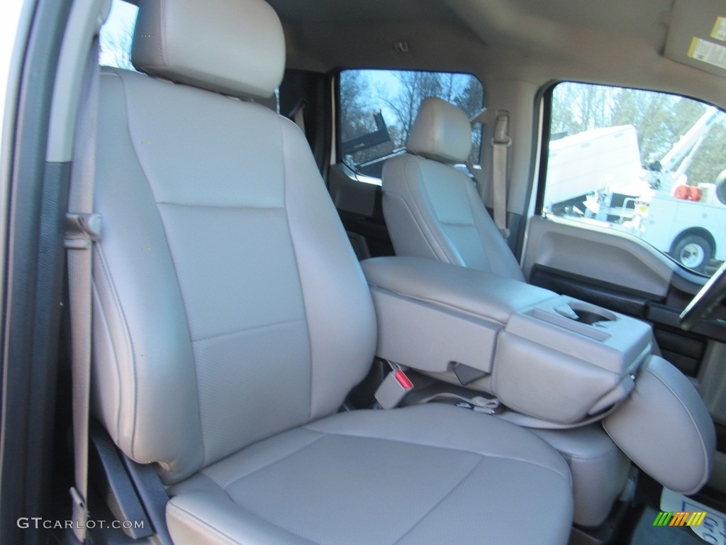 2017 F150 XL SuperCrew 4x4 - Oxford White / Earth Gray photo #11