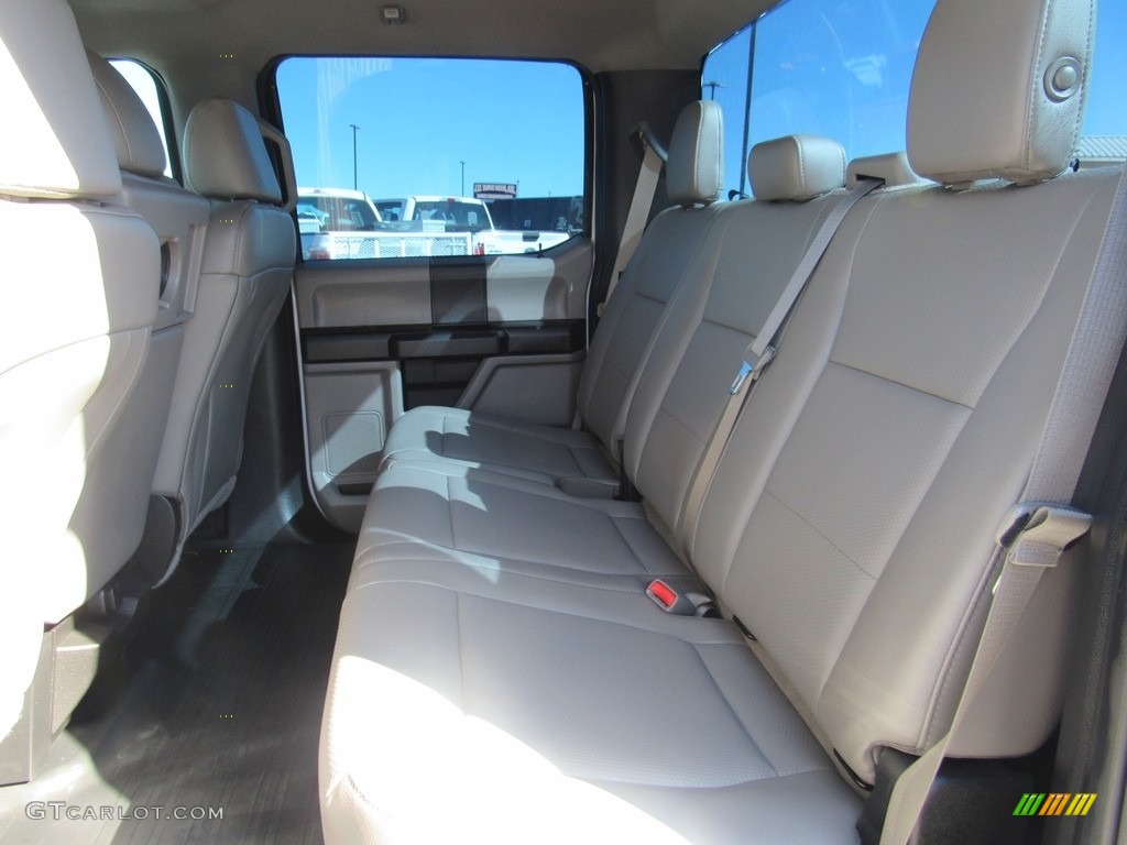2017 F150 XL SuperCrew 4x4 - Oxford White / Earth Gray photo #26