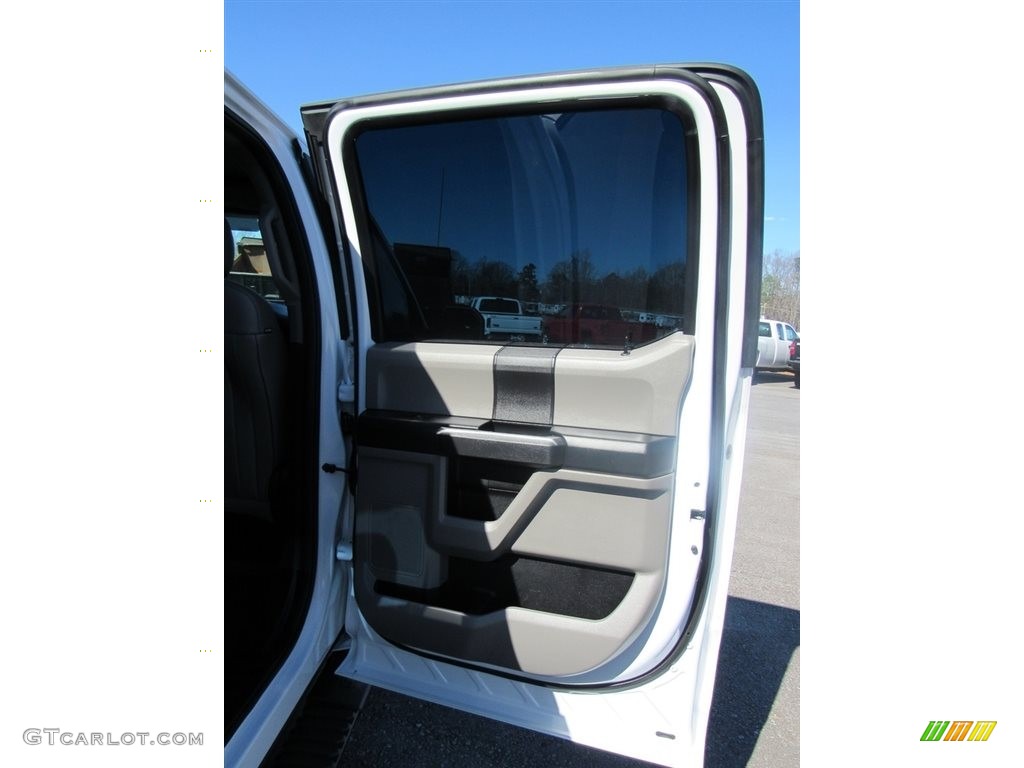 2017 F150 XL SuperCrew 4x4 - Oxford White / Earth Gray photo #28