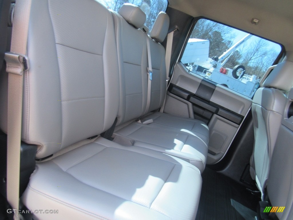 2017 F150 XL SuperCrew 4x4 - Oxford White / Earth Gray photo #30
