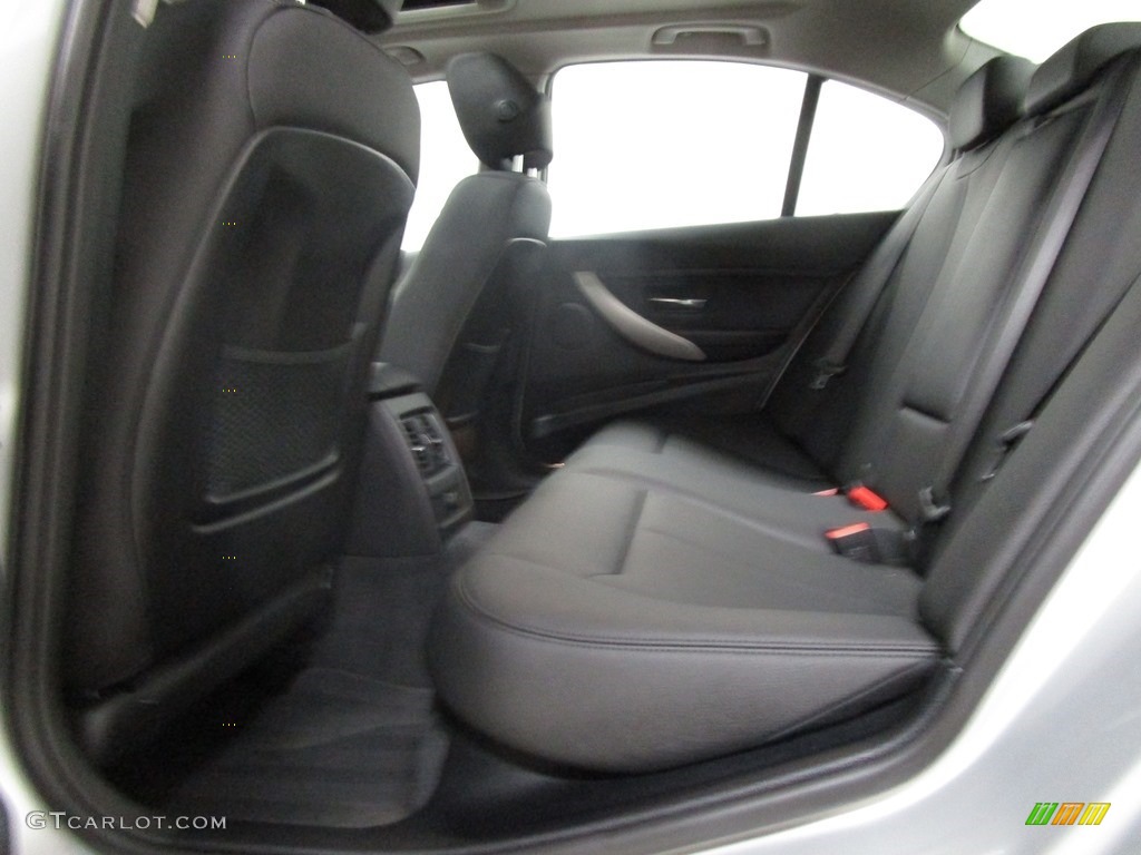 2018 3 Series 320i xDrive Sedan - Glacier Silver Metallic / Black photo #8
