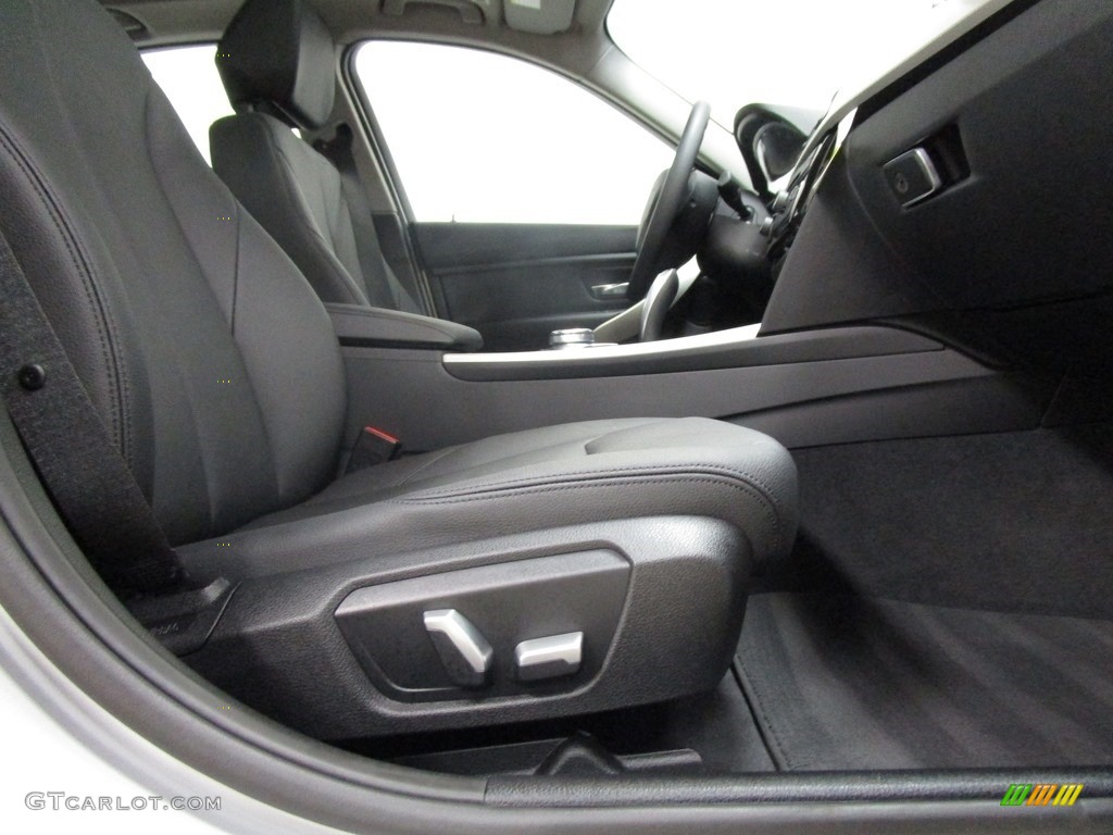 2018 3 Series 320i xDrive Sedan - Glacier Silver Metallic / Black photo #11