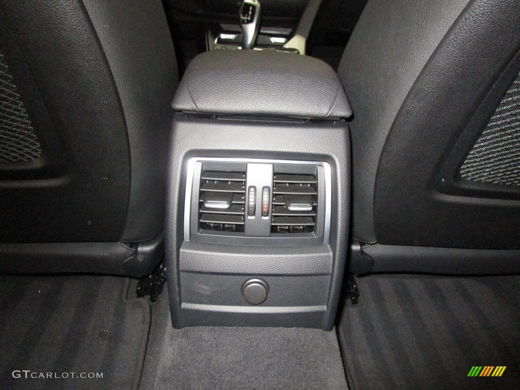 2018 3 Series 320i xDrive Sedan - Glacier Silver Metallic / Black photo #15