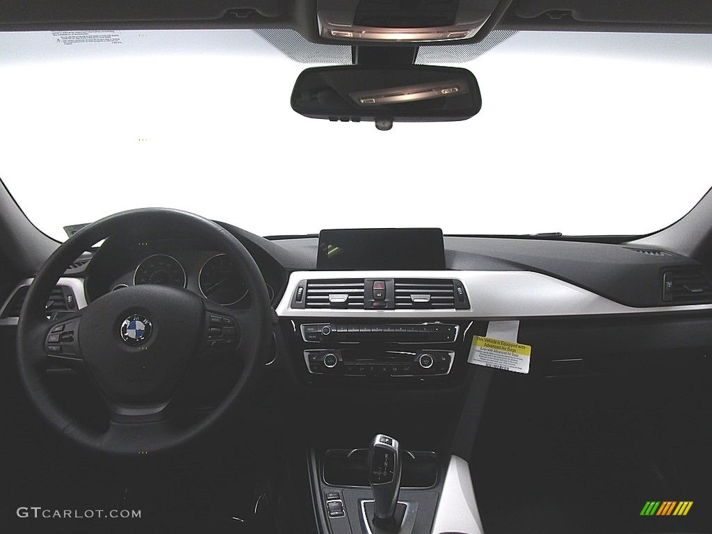 2018 3 Series 320i xDrive Sedan - Glacier Silver Metallic / Black photo #18