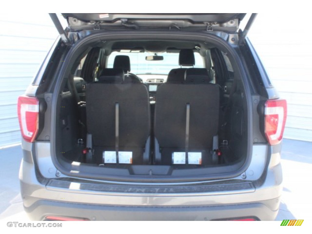 2019 Explorer XLT - Magnetic / Medium Black photo #21