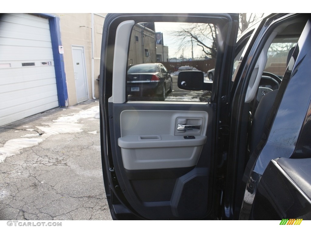 2011 Ram 1500 Big Horn Quad Cab 4x4 - Brilliant Black Crystal Pearl / Dark Slate Gray/Medium Graystone photo #16