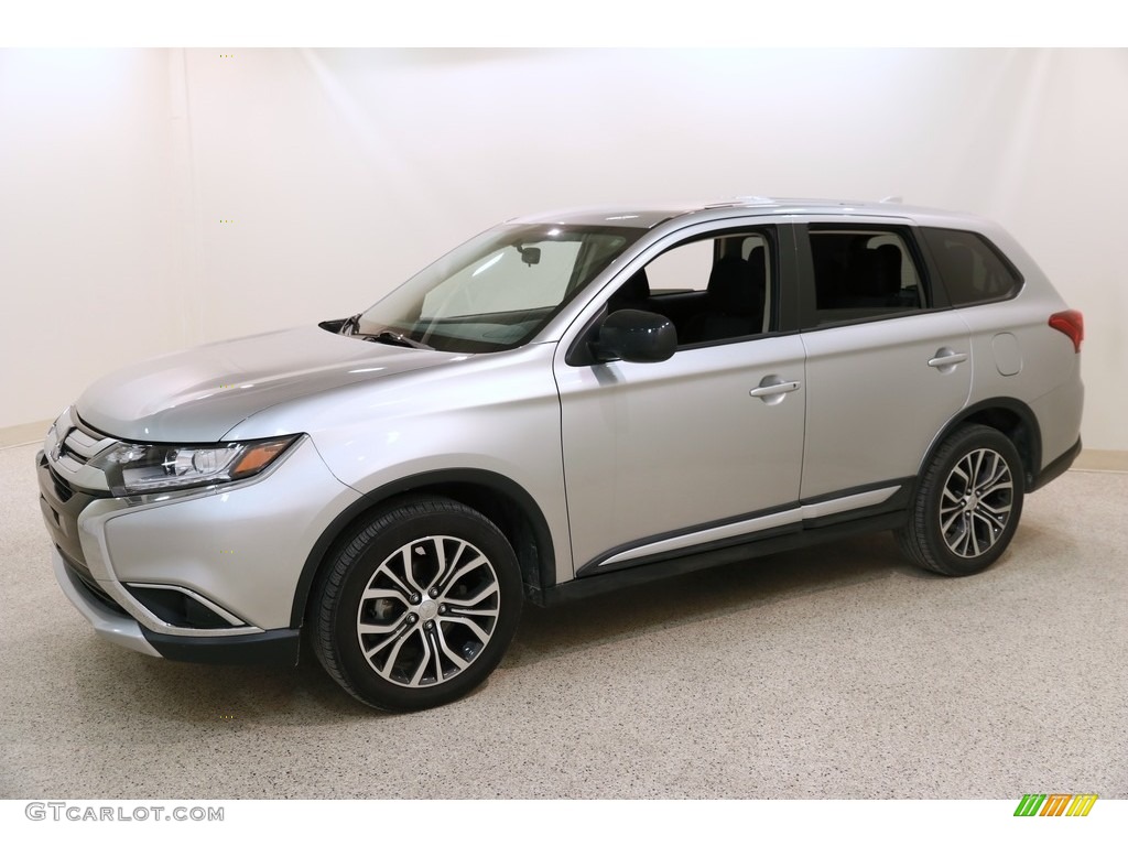 Alloy Silver Metallic 2018 Mitsubishi Outlander ES AWC Exterior Photo #131911289