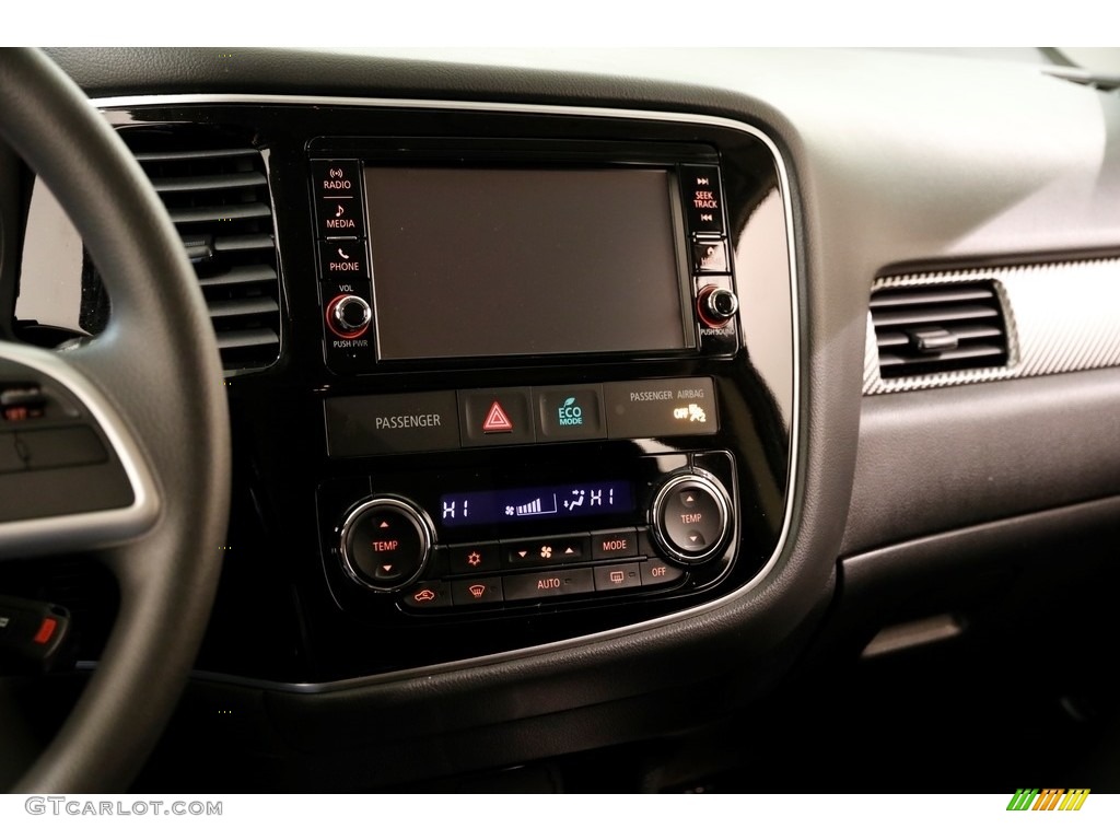 2018 Mitsubishi Outlander ES AWC Controls Photo #131911416