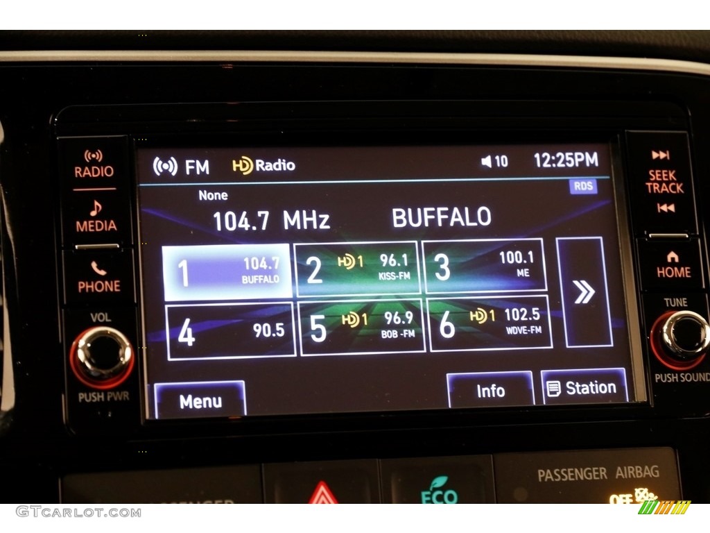 2018 Mitsubishi Outlander ES AWC Audio System Photos