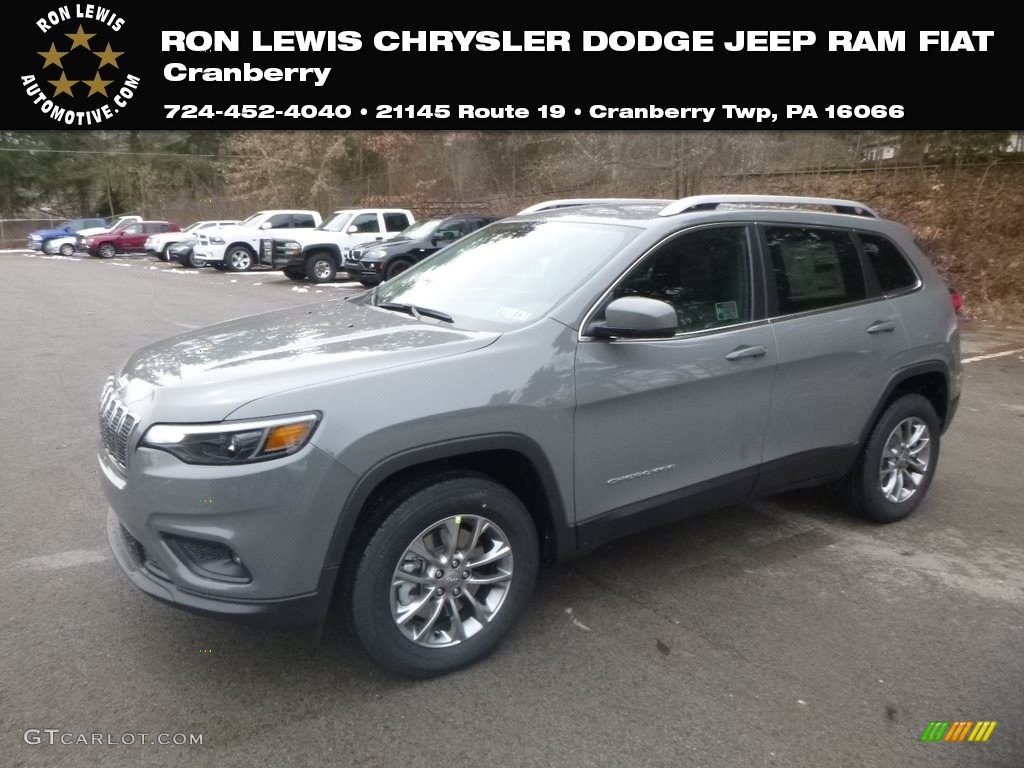 2019 Cherokee Latitude Plus 4x4 - Sting-Gray / Black photo #1