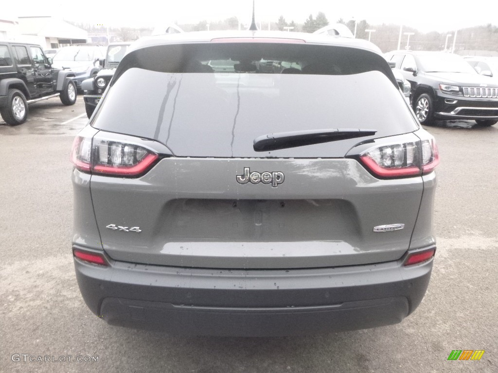 2019 Cherokee Latitude Plus 4x4 - Sting-Gray / Black photo #4