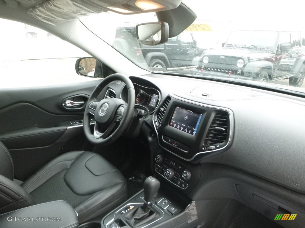 2019 Cherokee Latitude Plus 4x4 - Sting-Gray / Black photo #11