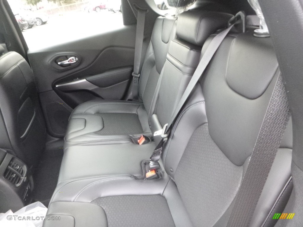 2019 Cherokee Latitude Plus 4x4 - Sting-Gray / Black photo #12