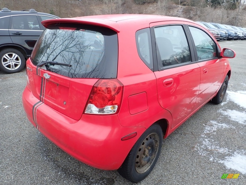 2005 Aveo LS Hatchback - Victory Red / Gray photo #4