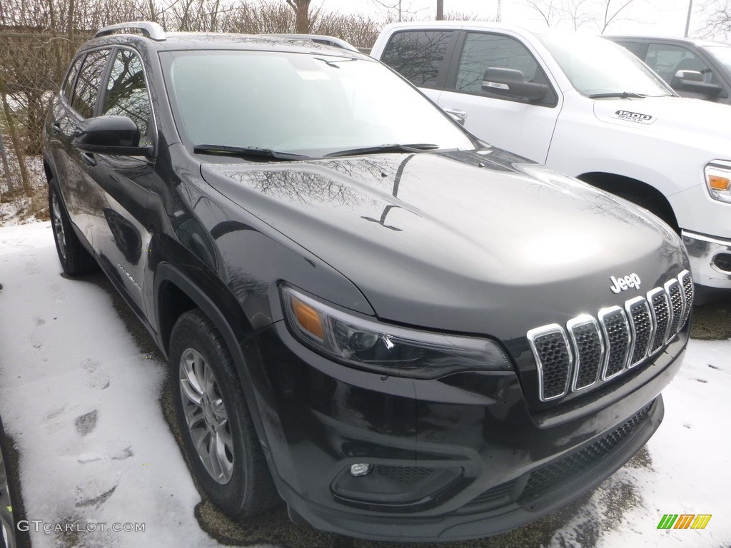 2019 Cherokee Latitude Plus 4x4 - Diamond Black Crystal Pearl / Black photo #6