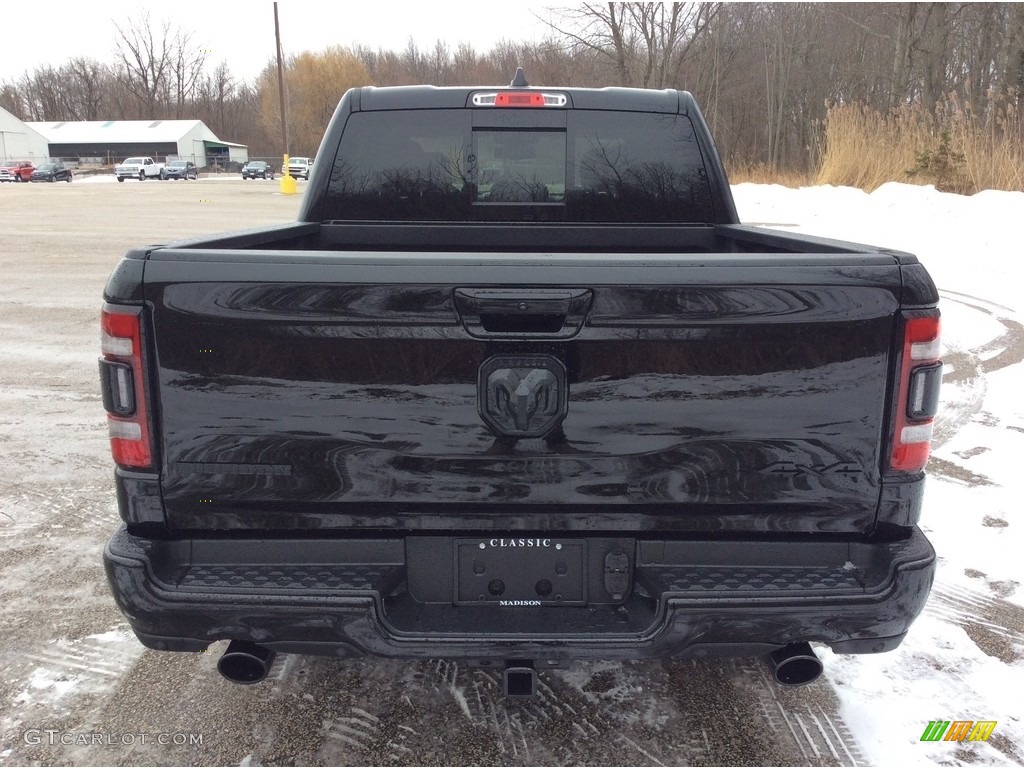 2019 1500 Big Horn Crew Cab 4x4 - Diamond Black Crystal Pearl / Black photo #5