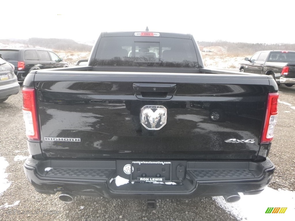 2019 1500 Big Horn Crew Cab 4x4 - Diamond Black Crystal Pearl / Black photo #4