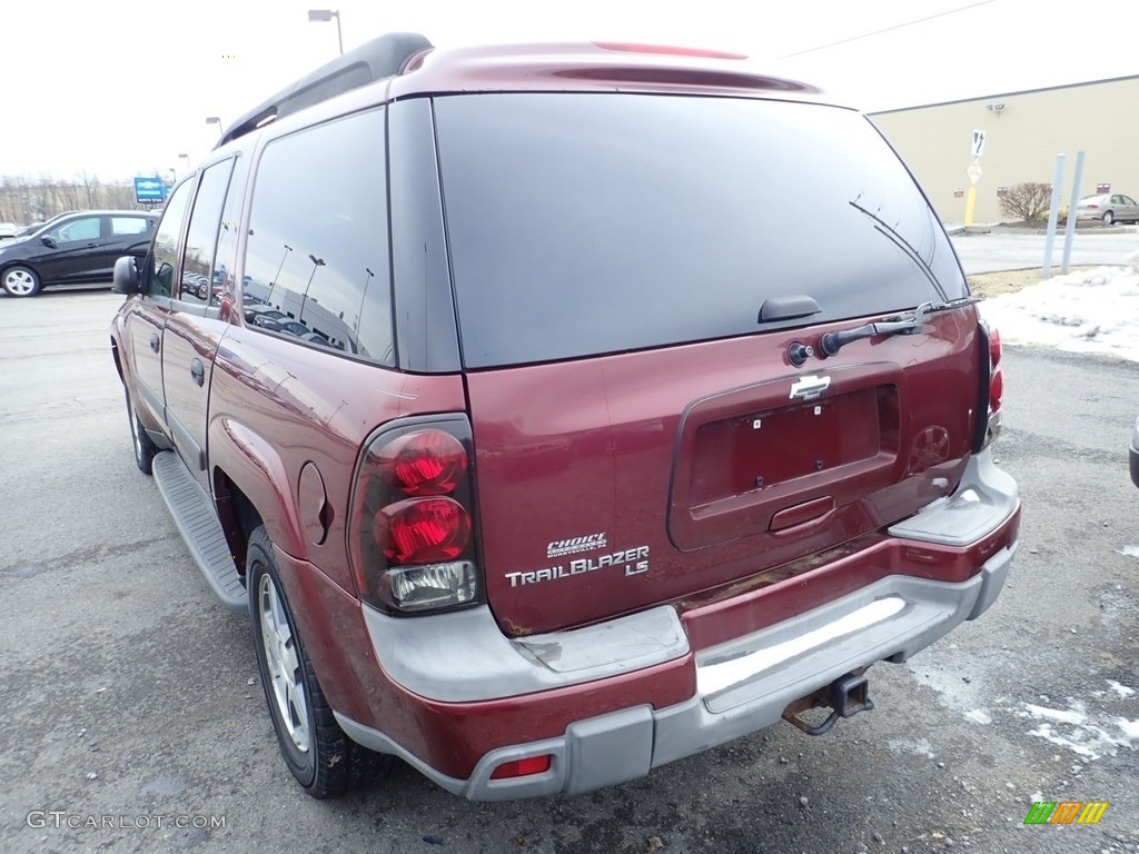 2005 TrailBlazer EXT LS 4x4 - Medium Red Metallic / Light Gray photo #2