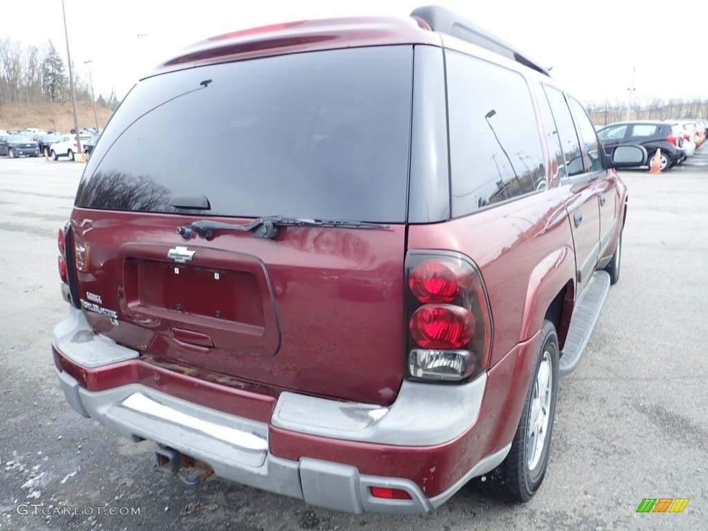 2005 TrailBlazer EXT LS 4x4 - Medium Red Metallic / Light Gray photo #4