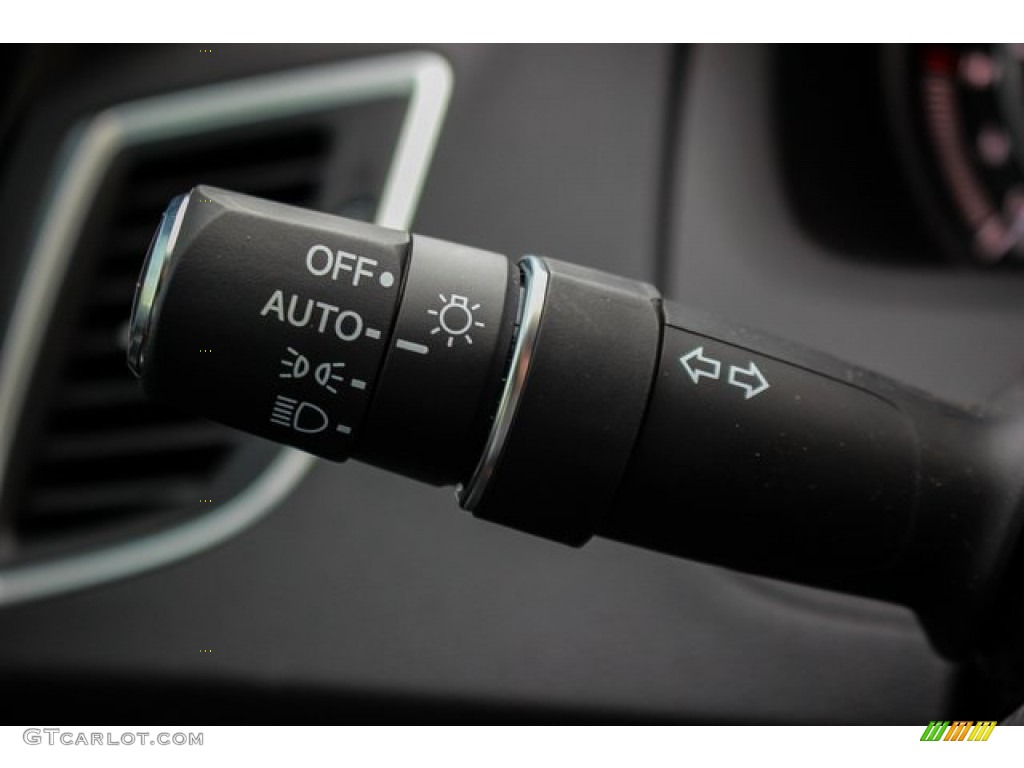 2019 Acura TLX Sedan Controls Photo #131919367