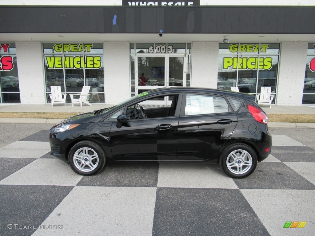 2018 Fiesta SE Hatchback - Shadow Black / Charcoal Black photo #1