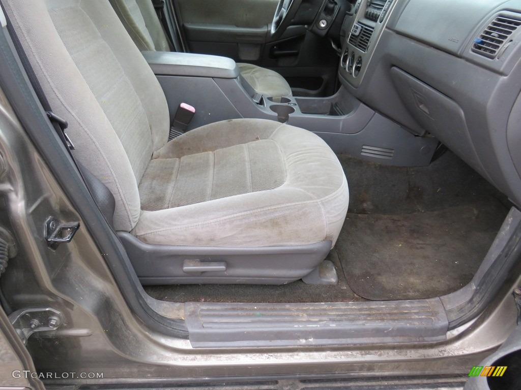 2005 Explorer XLT 4x4 - Mineral Grey Metallic / Medium Parchment photo #32