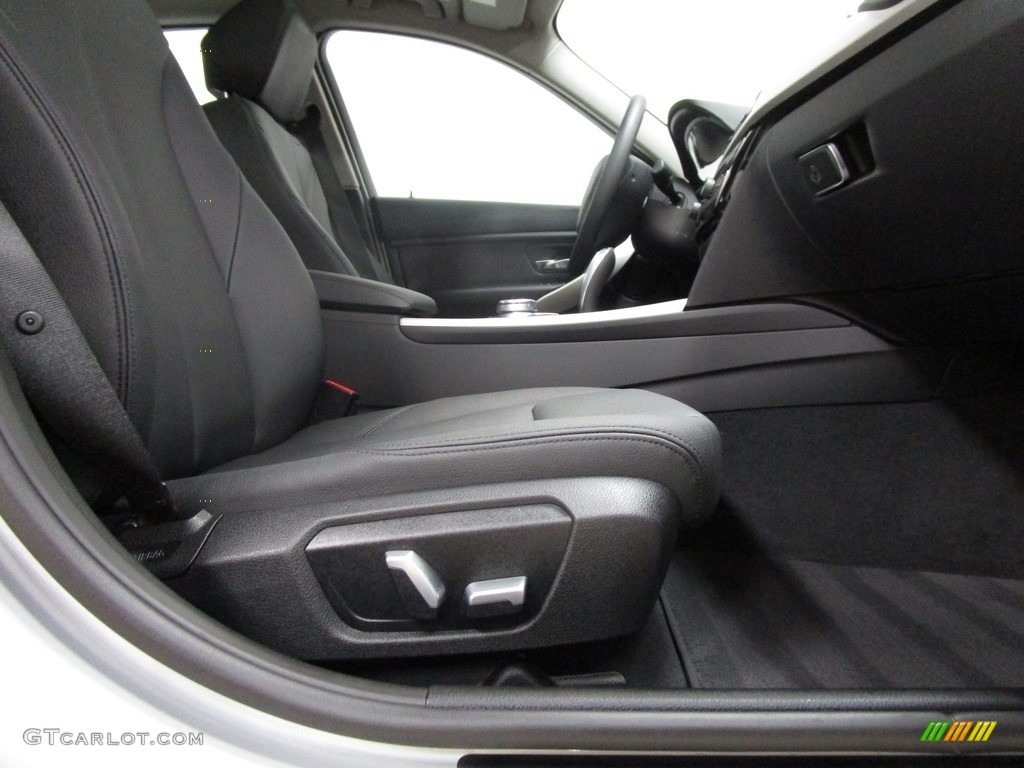 2018 3 Series 320i xDrive Sedan - Glacier Silver Metallic / Black photo #15