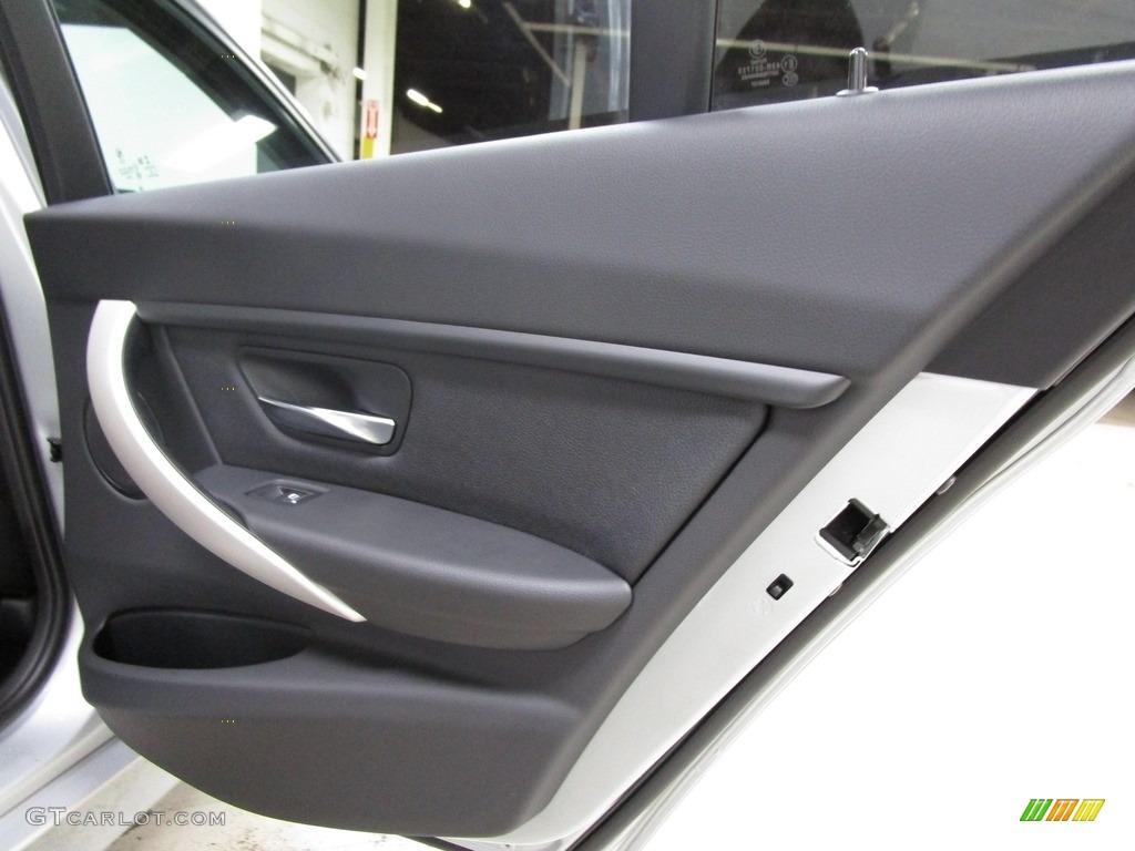 2018 3 Series 320i xDrive Sedan - Glacier Silver Metallic / Black photo #16