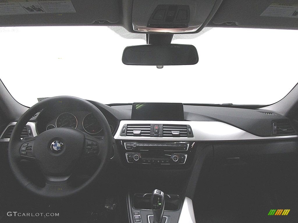 2018 3 Series 320i xDrive Sedan - Glacier Silver Metallic / Black photo #22