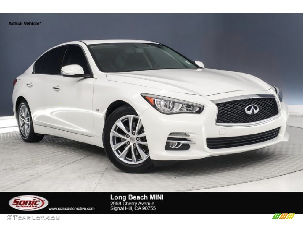 Moonlight White Infiniti Q50