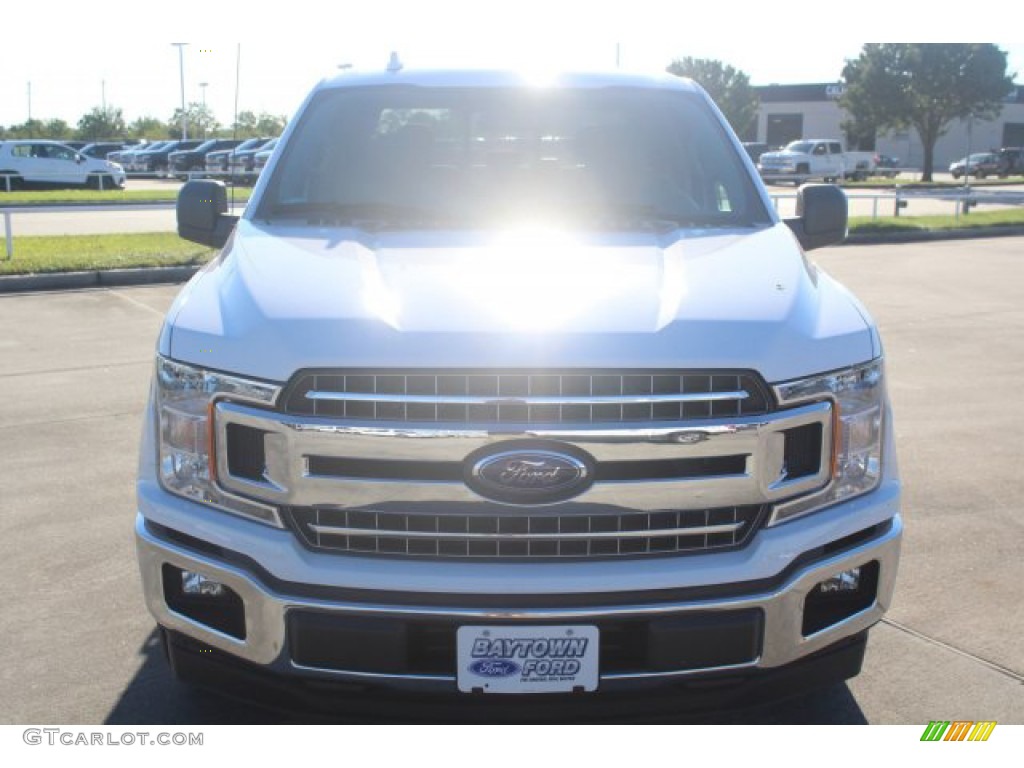 2018 F150 XLT SuperCrew - Oxford White / Earth Gray photo #2