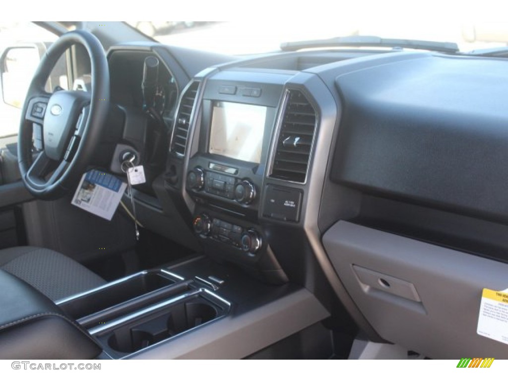 2018 F150 XLT SuperCrew - Oxford White / Earth Gray photo #30