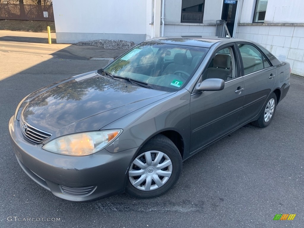 2005 Camry LE - Desert Sand Mica / Taupe photo #2