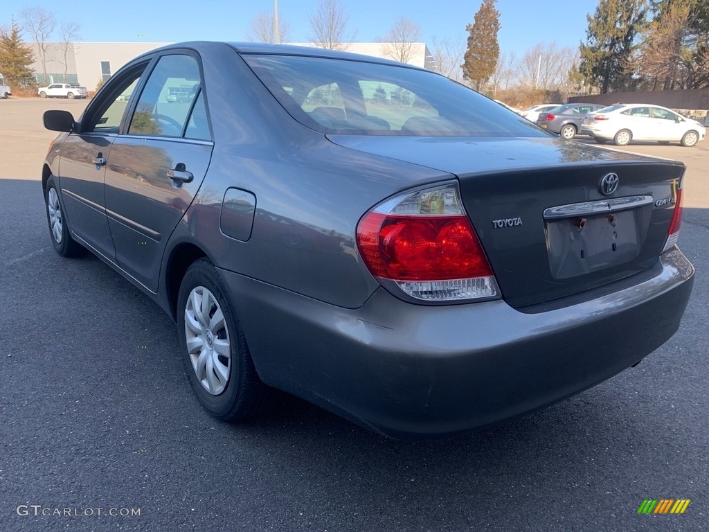 2005 Camry LE - Desert Sand Mica / Taupe photo #5
