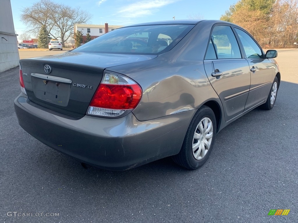 2005 Camry LE - Desert Sand Mica / Taupe photo #8