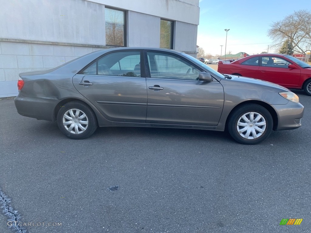 2005 Camry LE - Desert Sand Mica / Taupe photo #9