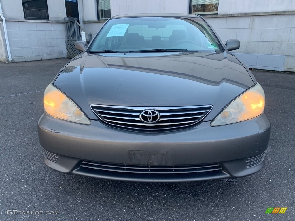 2005 Camry LE - Desert Sand Mica / Taupe photo #11