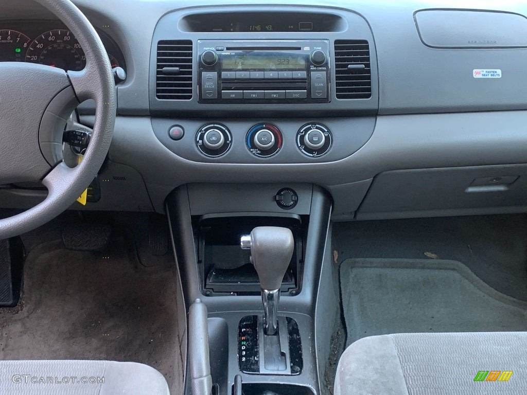 2005 Camry LE - Desert Sand Mica / Taupe photo #15