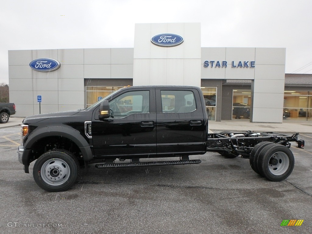 2019 F550 Super Duty XL Crew Cab 4x4 Chassis - Black / Earth Gray photo #1