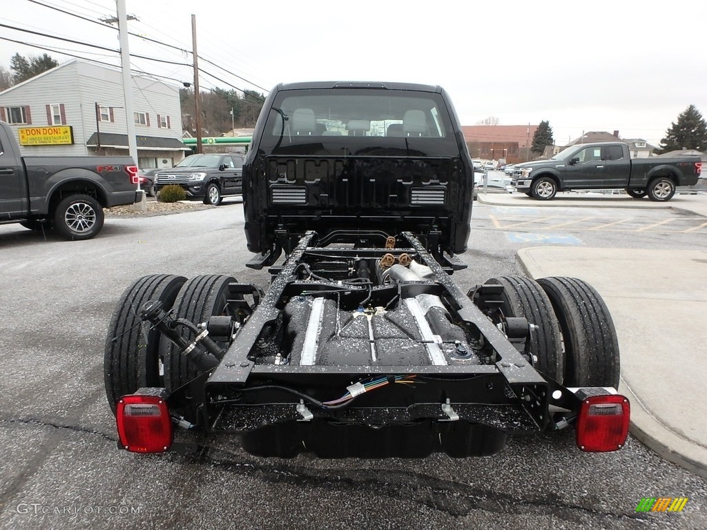 2019 F550 Super Duty XL Crew Cab 4x4 Chassis - Black / Earth Gray photo #6