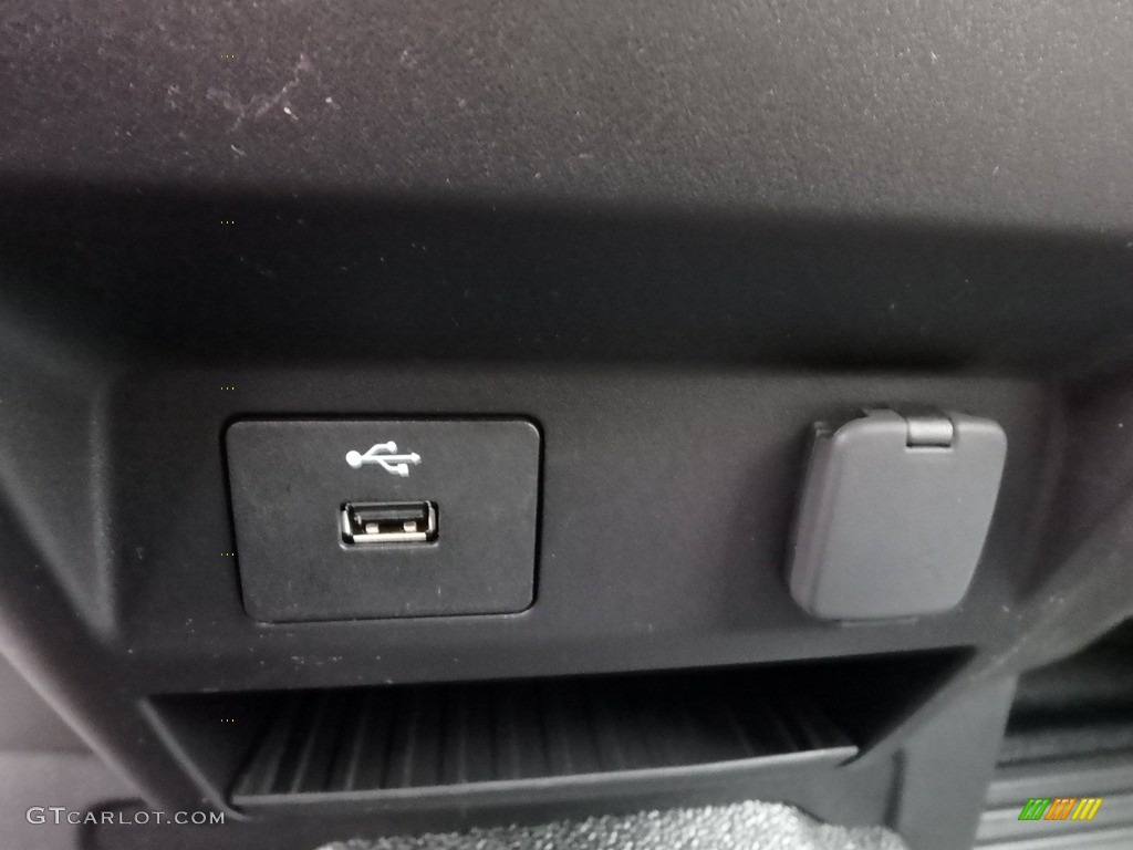 2019 F550 Super Duty XL Crew Cab 4x4 Chassis - Black / Earth Gray photo #19