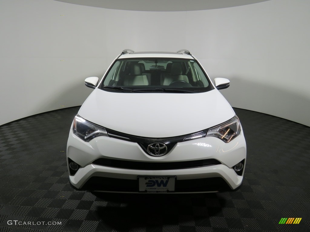 2016 RAV4 XLE - Super White / Ash photo #2