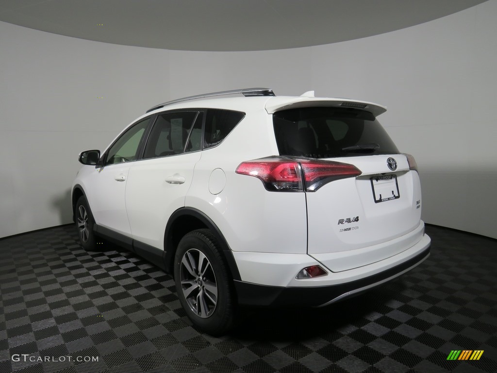 2016 RAV4 XLE - Super White / Ash photo #5