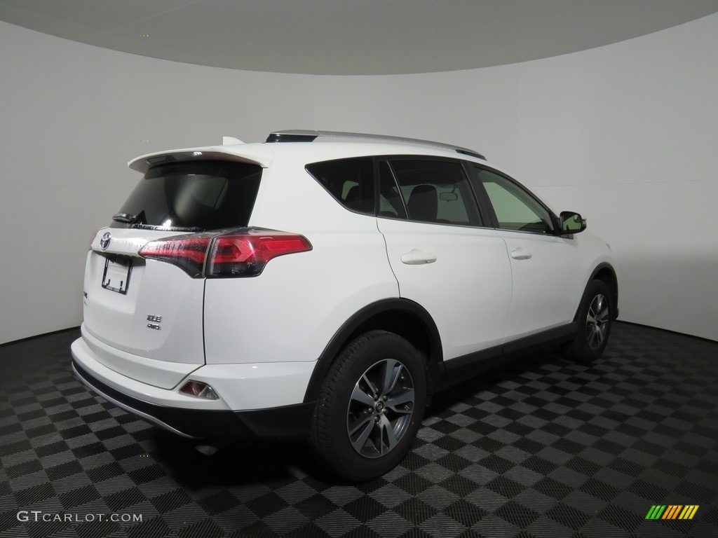 2016 RAV4 XLE - Super White / Ash photo #7