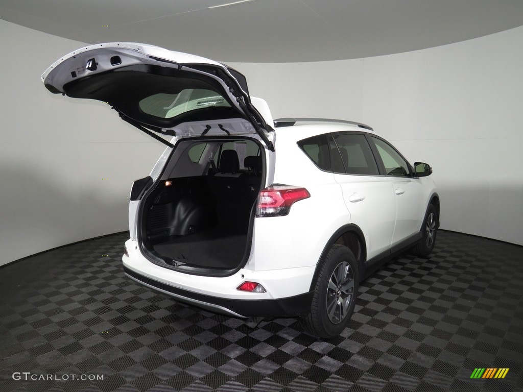 2016 RAV4 XLE - Super White / Ash photo #8